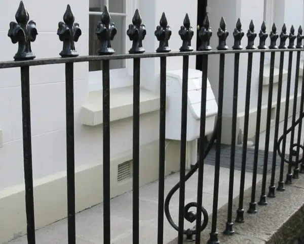 black metal gate/railings paint kit by fleetwood - Stillorgan Decor
