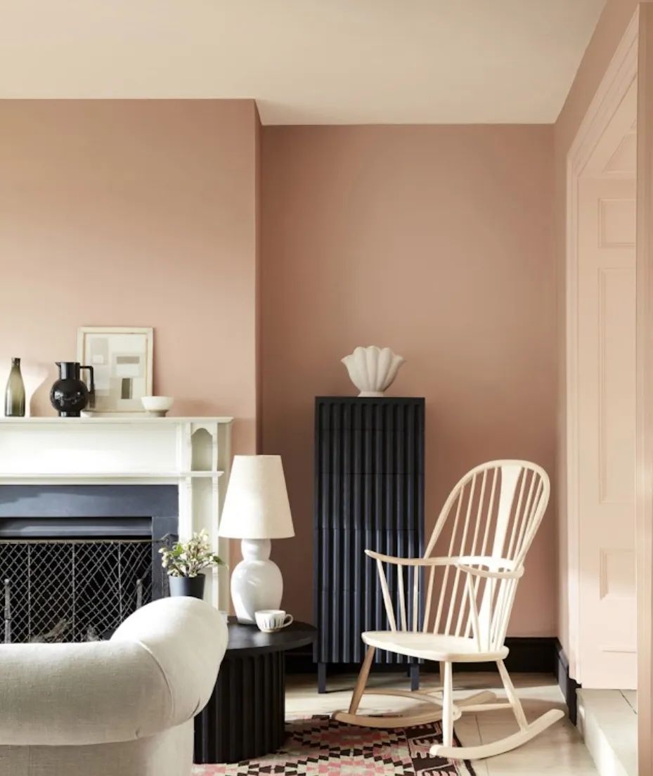 With its gentle earthy undertones, 🎨 Masquerade by the @littlegreenepaintcompany is as 'at home' in the bedroom as it is in the ballroom. Combine with the diluted shades found in the Little Greene Colour Scales for a romantic, tonal living room scheme.

Ceiling: Julie's Dream

Left Wall: Masquerade - Mid

Right Wall: Masquerade

Panelling: Masquerade - Light 