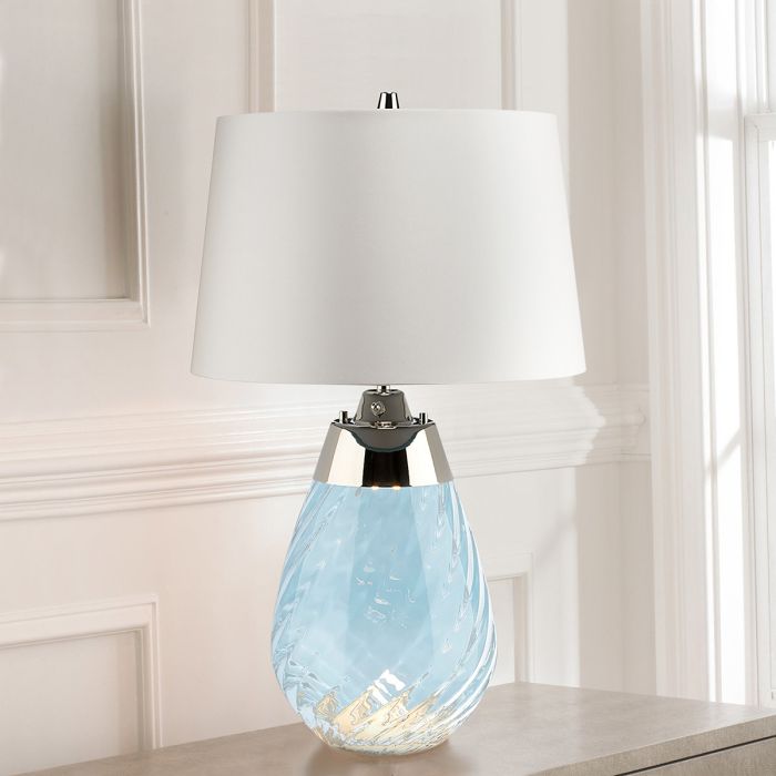 Vpadljiva modra majhna namizna svetilka iz pihanega stekla z belim senčnikom 2 Lena Tl S Blue Owss Lifestyle1 - Stillorgan Decor